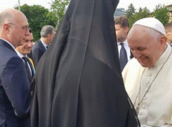 Филип с делегатами поспешил в Яссы, чтобы пожать руку Папе Римскому и рассказать «об успехах европейского продвижения»