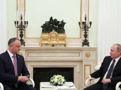 Путин пригласил Додона на Парад Победы в Москву 