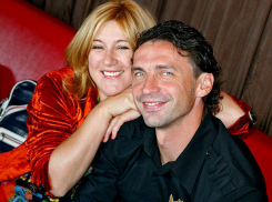 Обнаженная «мечта из секс-шопа» с большой грудью атаковала в одесской гостинице знаменитого футболиста