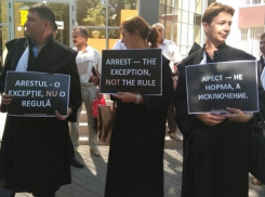 Протестовавшие адвокаты «очернили образ молдавского правосудия», заявили судьи