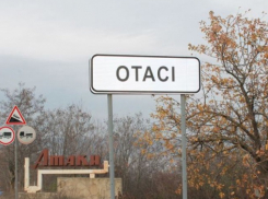 Несмотря на пандемию, в Отачь более ста человек приняли участие в похоронной процессии и поминках