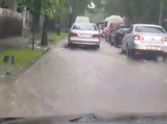 Дождь снова топит кишиневские улицы