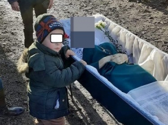 Муж и дети избили женщину до смерти, а врач записал, что она умерла от коронавируса