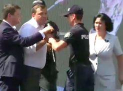 Нэстасе после нападения на женщину у парламента освистали и выгнали