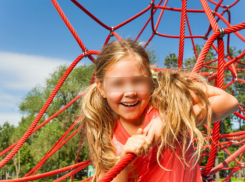 Девочка умерла на детской площадке в ресторане