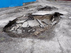 Участок дороги с ливневкой провалился под землю в Кишиневе 