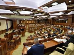 Парламентское большинство отказалось заслушать генпрокурора по делу о поставке испорченных продуктов в детсады 