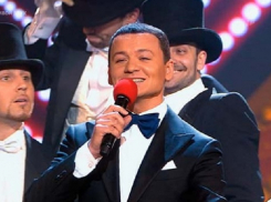 Первый канал раскрыл драматическую причину ухода телезвезды Александра Олешко