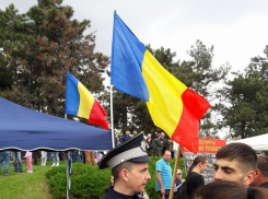 Провокация от унионистов в День Победы: они установили палатку с румынскими флагами у мемориала 