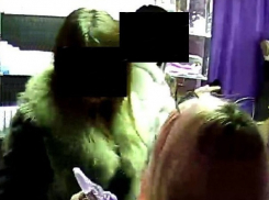 Украинки, укравшие в секс-шопе самый дорогой фаллоимитатор, попали на веб-камеру