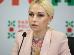 Марина Таубер устроила истерику и начала звать на помощь посла США