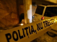 Во Флорештах 56-летняя женщина скончалась, ударив себя ножом в ногу после ссоры с дочерью