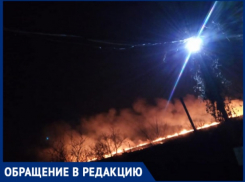 У села Буковэц ежегодно жгут камыш, угрожая близлежащей бензоколонке