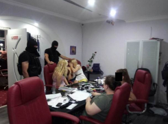 Задержание проституток в ночном клубе столицы попало на видео 