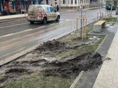 Автохамы продолжают месить грязь в центре Кишинева