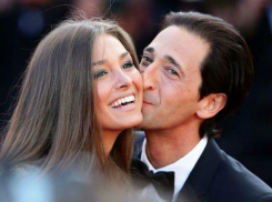 Красавица-молдаванка завоевала борщом знаменитого голливудского холостяка