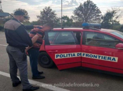 Гражданин Молдовы попытался провезти в Венгрию восьмерых афганских беженцев