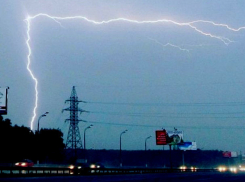 Смертельный удар стихии по Москве с «вселенским потопом» сняли на видео