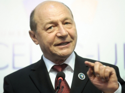 Бэсеску доволен, что стал гражданином Молдовы 