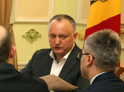 Игорь Додон требует сократить баснословные зарплаты руководителей госучреждений 