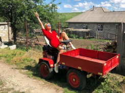 Новый «дамомобиль» для Гордиенко - певица пересела за руль трактора