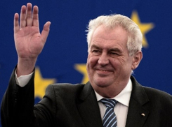 Президент Чехии поздравил Игоря Додона с избранием на пост президента Молдовы