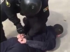 Молниеносное задержание наводчицы и двух дерзких грабителей в Кишиневе попало на видео 