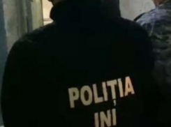 Заключенный шантажировал женщину интимными фото из тюрьмы - помогала сообщница