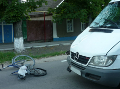 Велосипедист погиб под колесами микроавтобуса