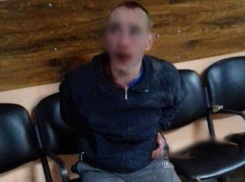Неадекватный мужчина напал на полицейского в момент задержания