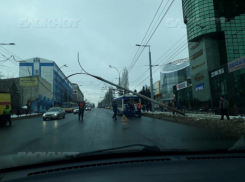 Четыре упавших в Кишиневе столба обойдутся муниципалитету в 100 тысяч леев 