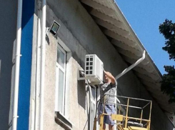 Глава районной полиции Резины, уходя в отставку, прихватил технику и мебель из своего кабинета 