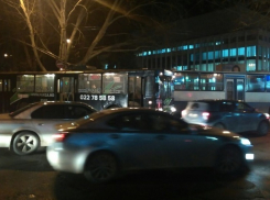 В столице произошло ДТП с участием троллейбуса и автобуса 