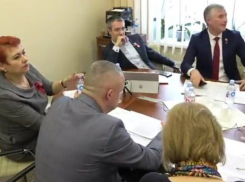 «Клоун» против «безграмотного»: Сырбу и Глигор оскандалились на совещании о референдуме