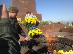 Националисты сожгли георгиевскую ленту и осквернили мемориал в Одессе