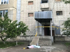 Смертельный прыжок совершил молодой отец с балкона в столице на глазах родственников после торжества 