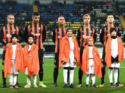 Скандал: «Шахтер» запретил детям участников войны в Донбассе выйти на поле в футболках «Мой папа - герой»