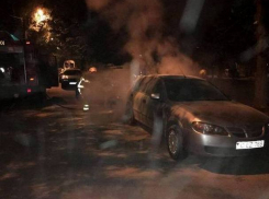 На столичных парковках произошла серия странных возгораний иномарок