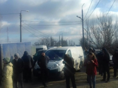 Десятки микроавтобусов стоят более суток на таможне Кагул-Оанча