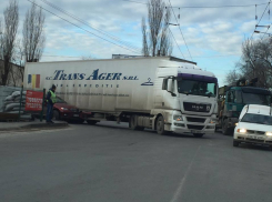На улице Заводской в результате аварии образовалась внушительная пробка