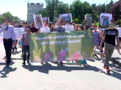 «Дайте мыло!»: акция против катастрофических условий в школах и детсадах прошла в Кишиневе