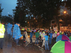 Прямая трансляция! ПСРМ и «Наша партия» устанавливают палатки перед парламентом 
