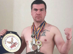 Мать раненого в голову в столичном караоке-баре спортсмена и партийного активиста попросила его спасти