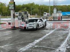«Повезло» - гражданин Молдовы сфотографировал в Германии две умопомрачительные модели Bugatti одновременно