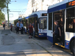 Грандиозную троллейбусную пробку на Ботанике вызвала авария из-за женщины