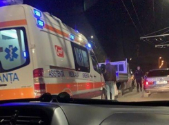 В Кишиневе автомобиль сбил мужчину, из-за силы удара пострадавший отлетел в кузов грузовика