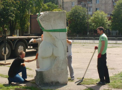 Огромную задницу водрузили на набережной: «символ отношения власти к людям»