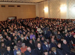 Переполненный зал на встрече с Игорем Додоном в Бричанах: граждане готовы поддержать расширение полномочий президента и доверить ему возможность роспуска парламента 