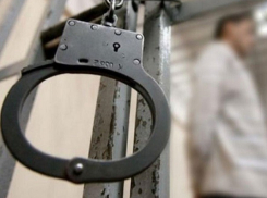 Мужчины и девушки, изнасиловавшие несовершеннолетнюю в Яловенах, получили 30 суток ареста