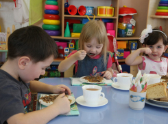 Вопиющие безобразия обнаружили в детсаду Кишинева после отравления малышей